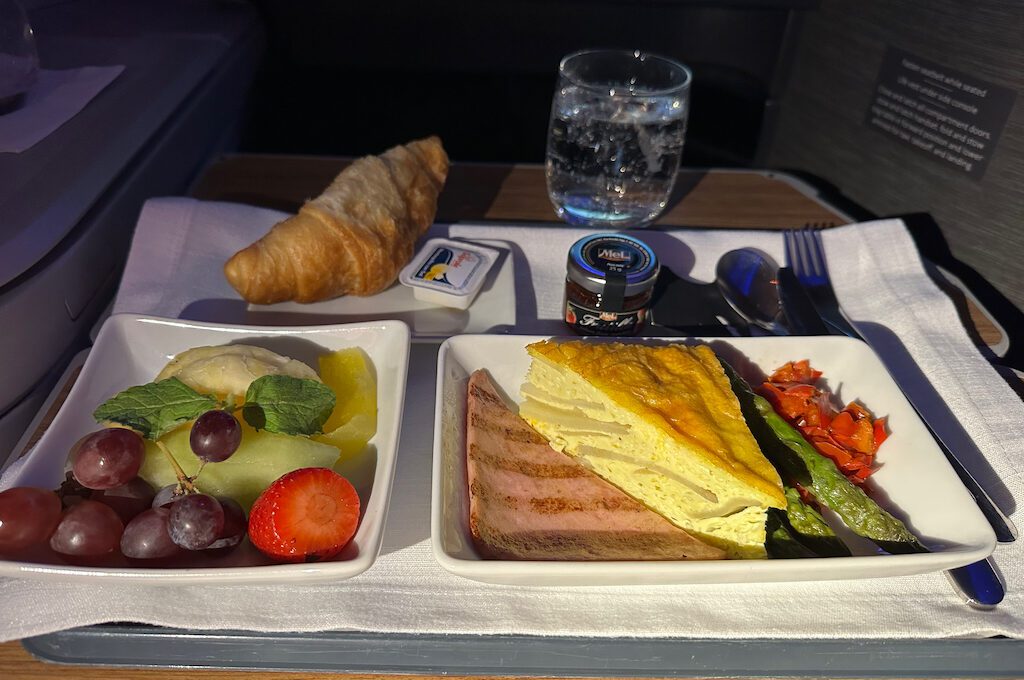 American Airlines 777-200 Business Class breakfast