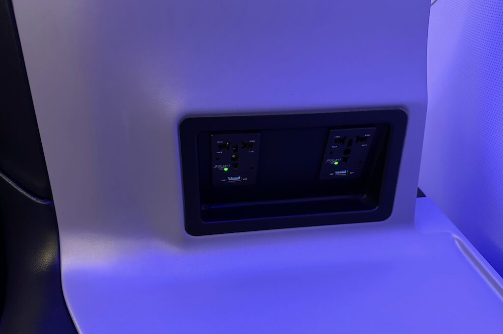 JetBlue A321 Classic Mint suite outlets