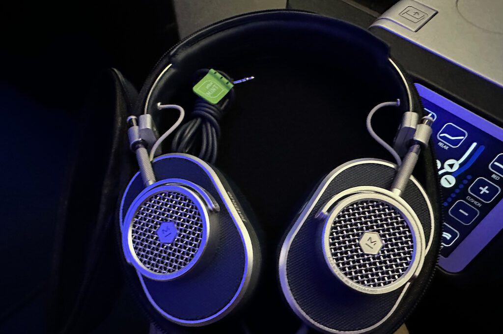 JetBlue A321 Classic Mint suite headphones