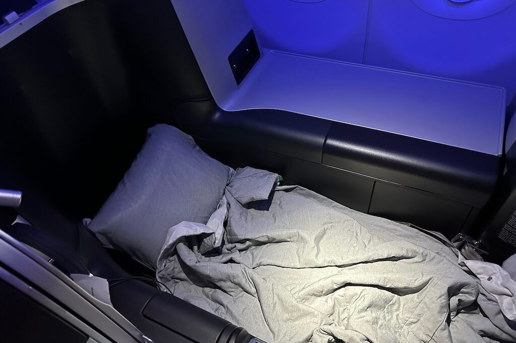 JetBlue Mint bed