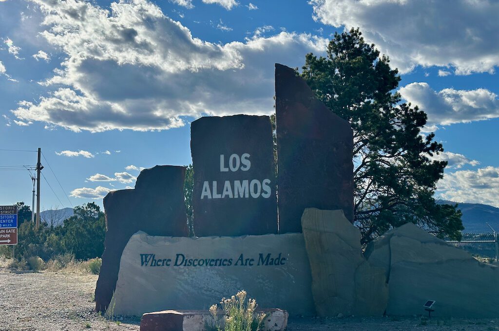 Los Alamos sign