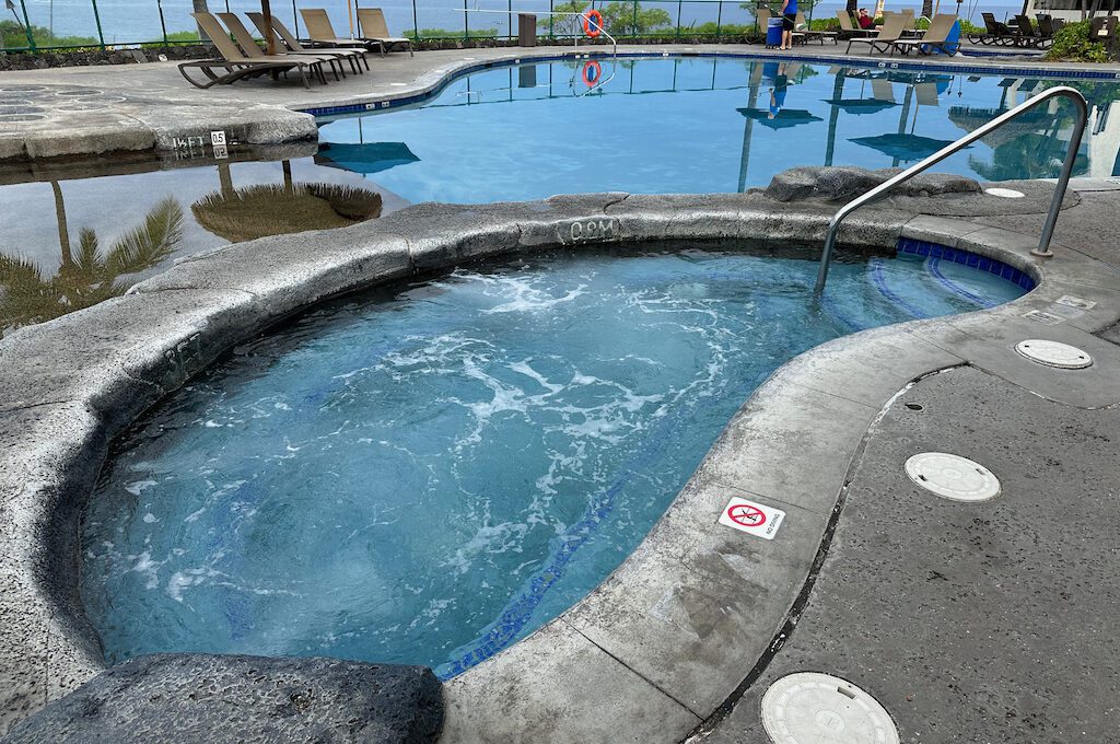 Outrigger Kona Resort pool hot tub