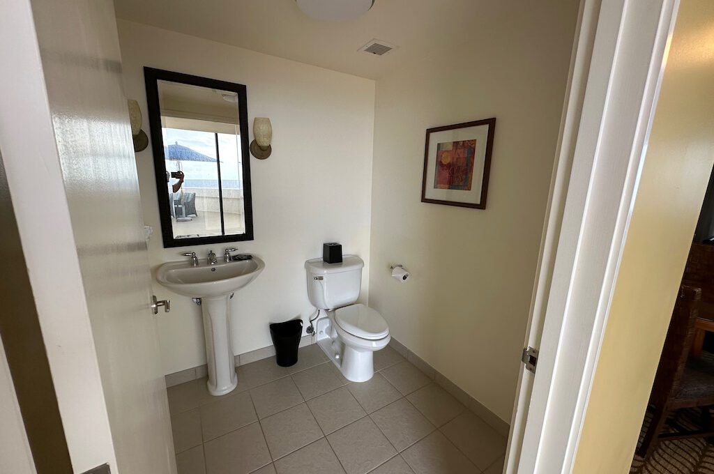 Outrigger Kona Resort and Spa bathroom
