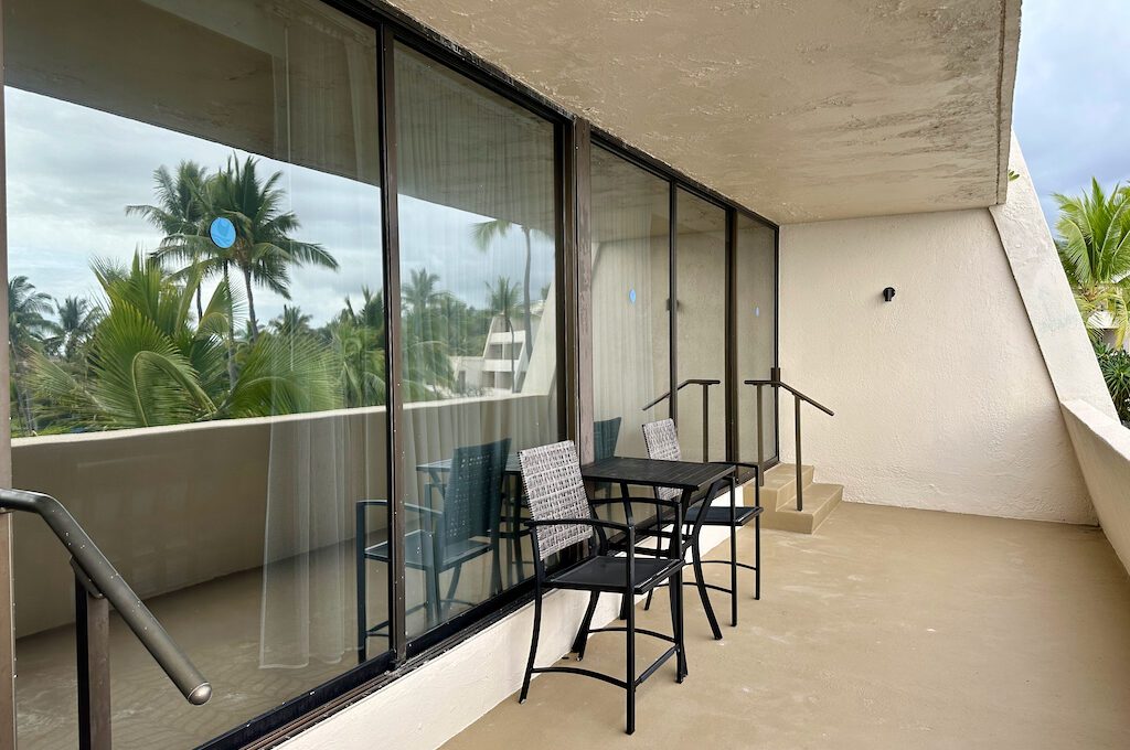 Outrigger Kona Resort Club Deluxe Oceanfront Suite balcony