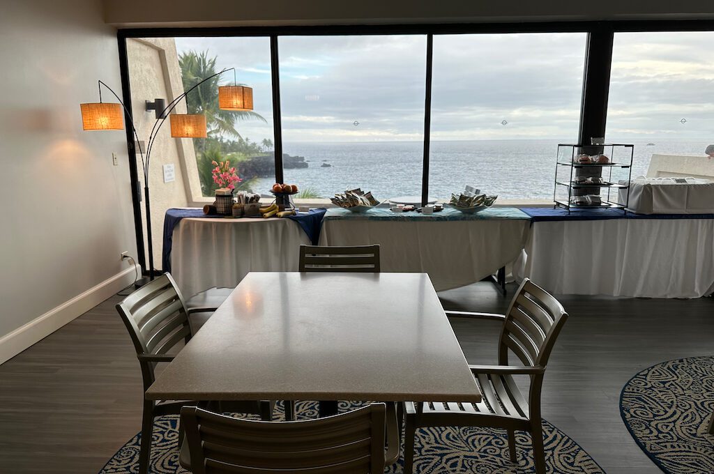 Outrigger Kona Resort Club Deluxe Oceanfront Suite Voyager 47 Club Lounge