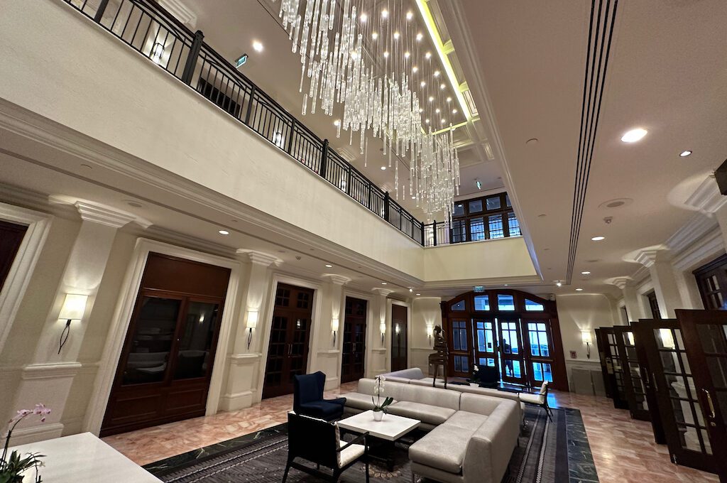 Hotel Colonnade Coral Gables interior