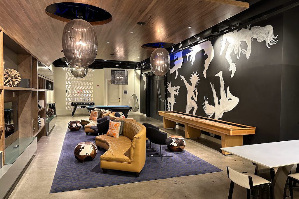 Hotel Colonnade Coral Gables game room