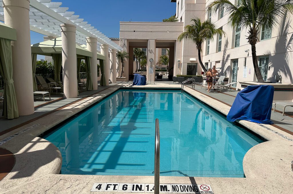 Hotel Colonnade Coral Gables pool