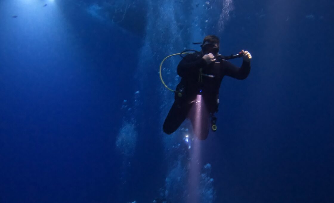 Scuba Diving at Manta Heaven, Big Island Hawaii