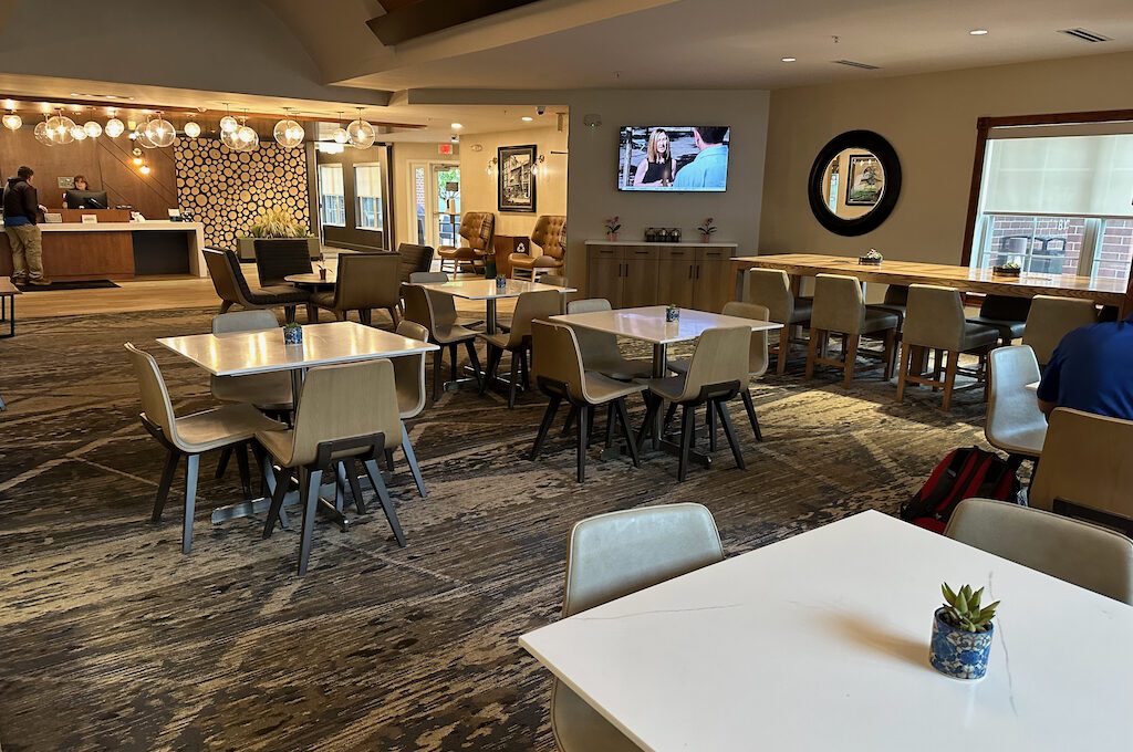 Residence Inn breakfast dining area