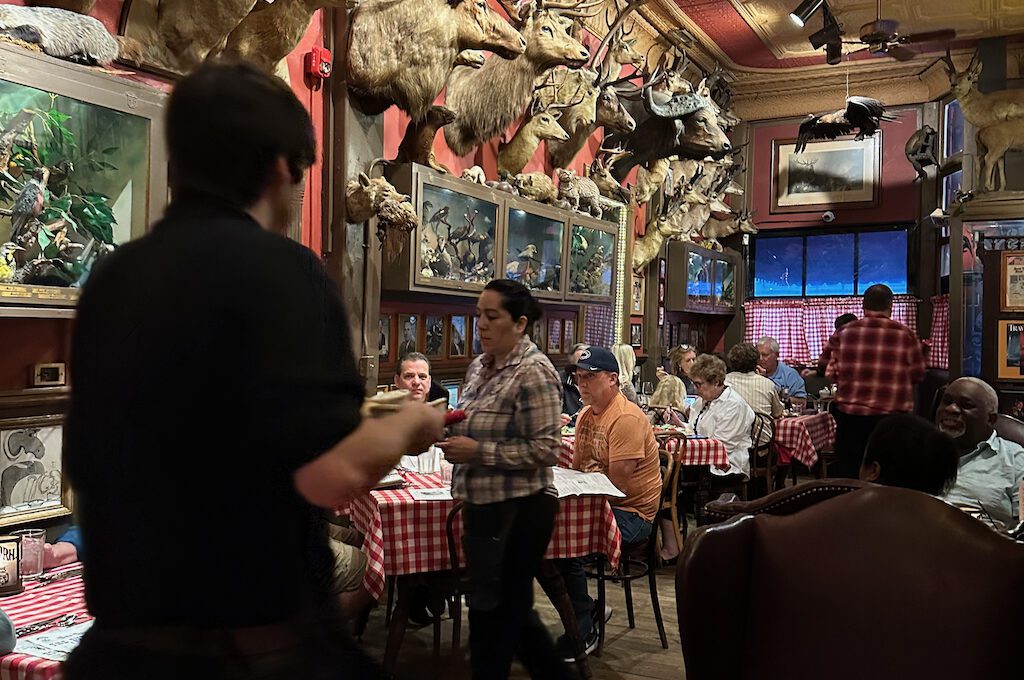 A group of people in a restaurant