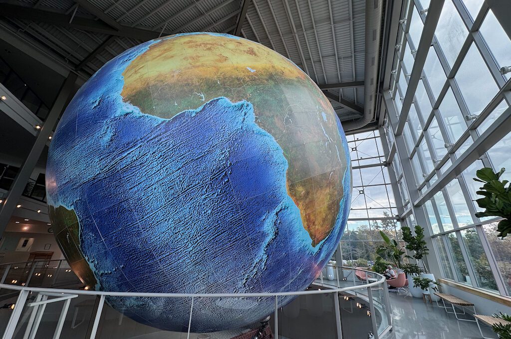Eartha globe