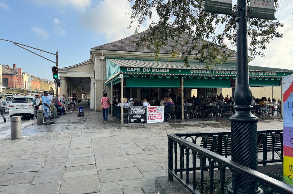 Café du Monde outside