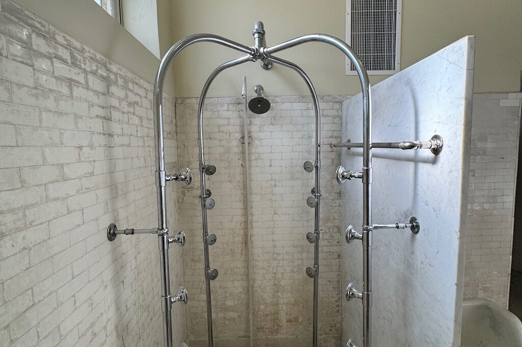 Fordyce Bathhouse Visitor Center And Museum shower