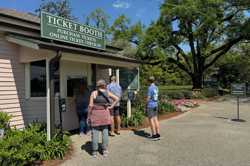 Oak Alley Plantation tour office