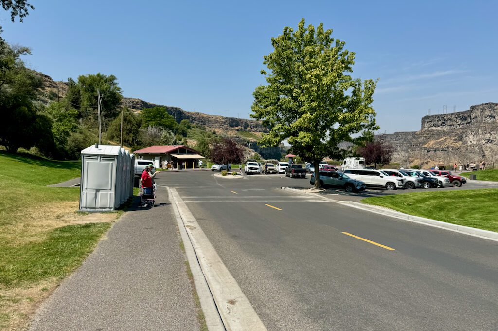 Shoshone Falls parking