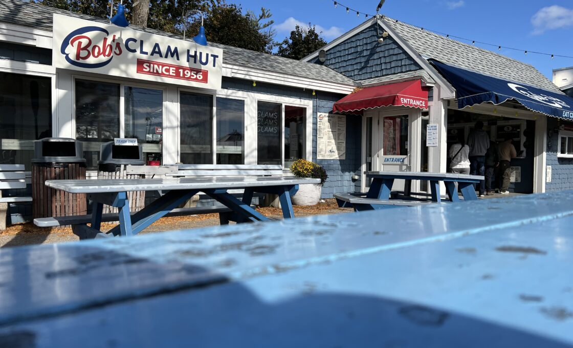 Bob's Clam Hut exterior