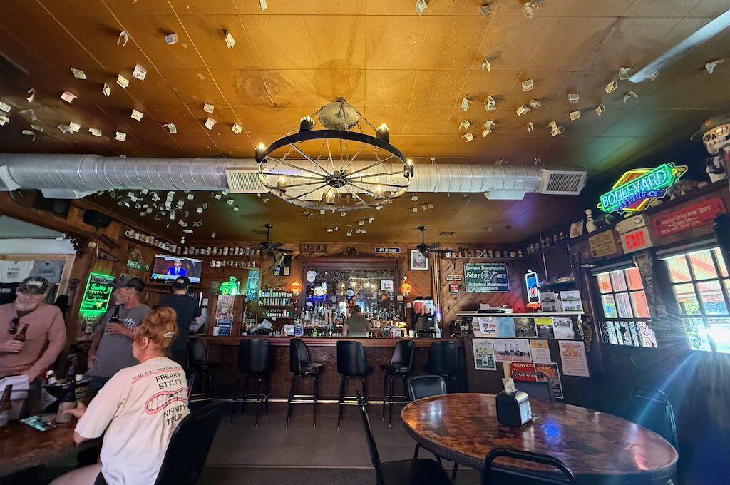 Interior bar at Öl Stuga